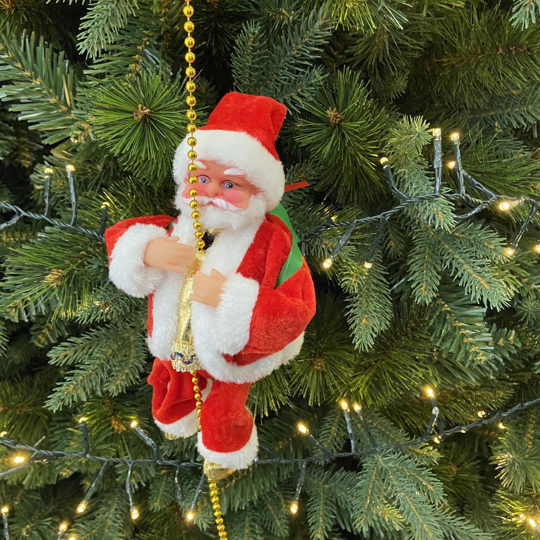 KlĂ€ttrande tomte - Juldekoration pĂ„ stege eller snöređ